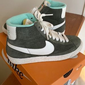 nike mid too suede vintage